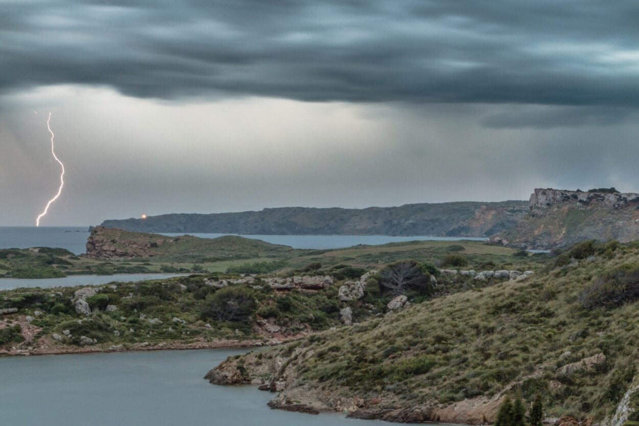 Foreboding storm and lightning boldt.
