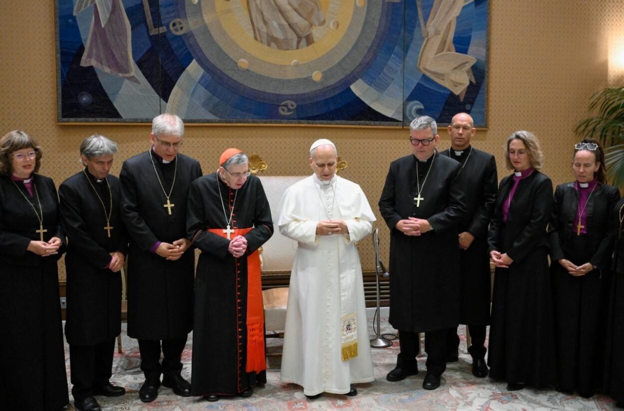 Leo XIV praying with Lutheran bishops of Norway and Cardinal Koch.