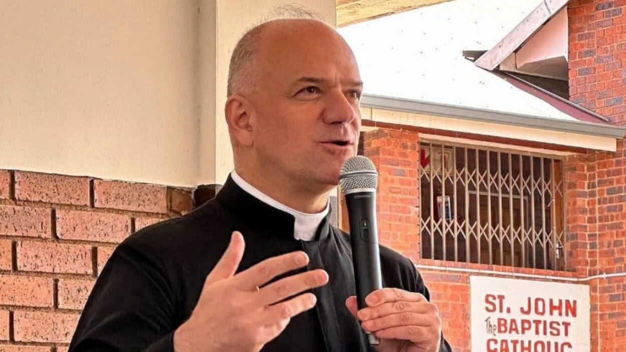 Fr. Davide Pagliariani address Catholics in Roodepoort, South Africa.